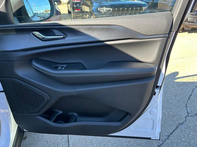 New 2025 Jeep Grand Cherokee image 22