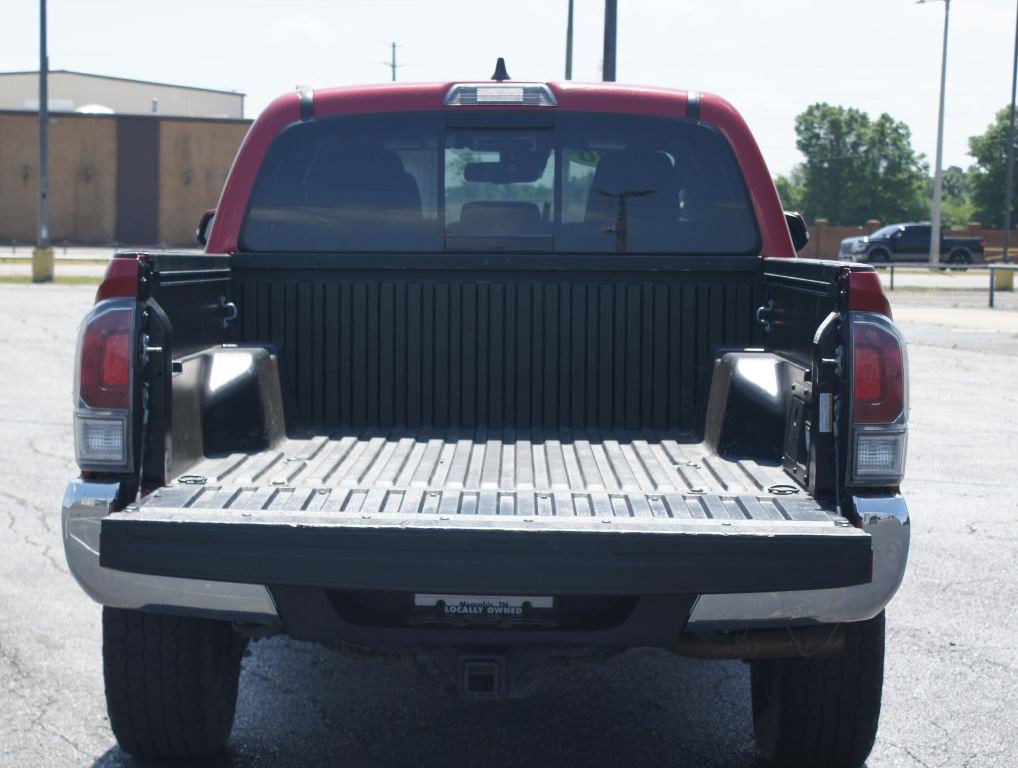 Used 2020 Toyota Tacoma TRD Off-Road AWD/4WD image 15