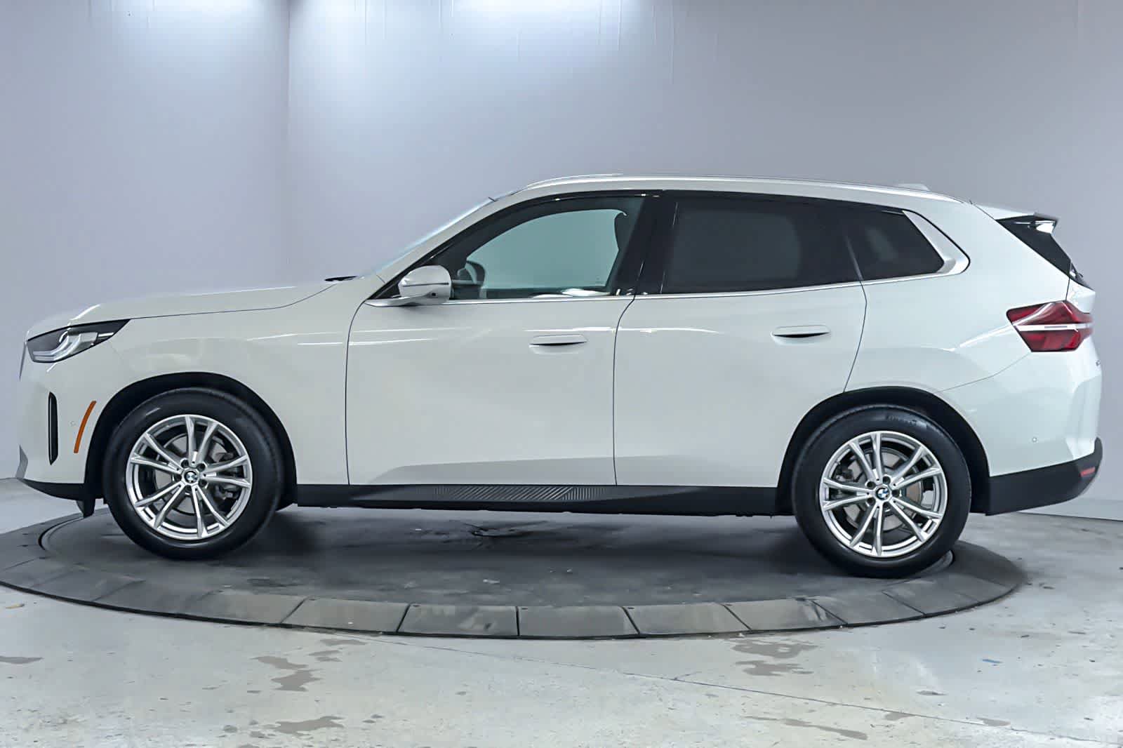 Used 2025 BMW X3 xDrive30i w/ Premium Package AWD/4WD image 5