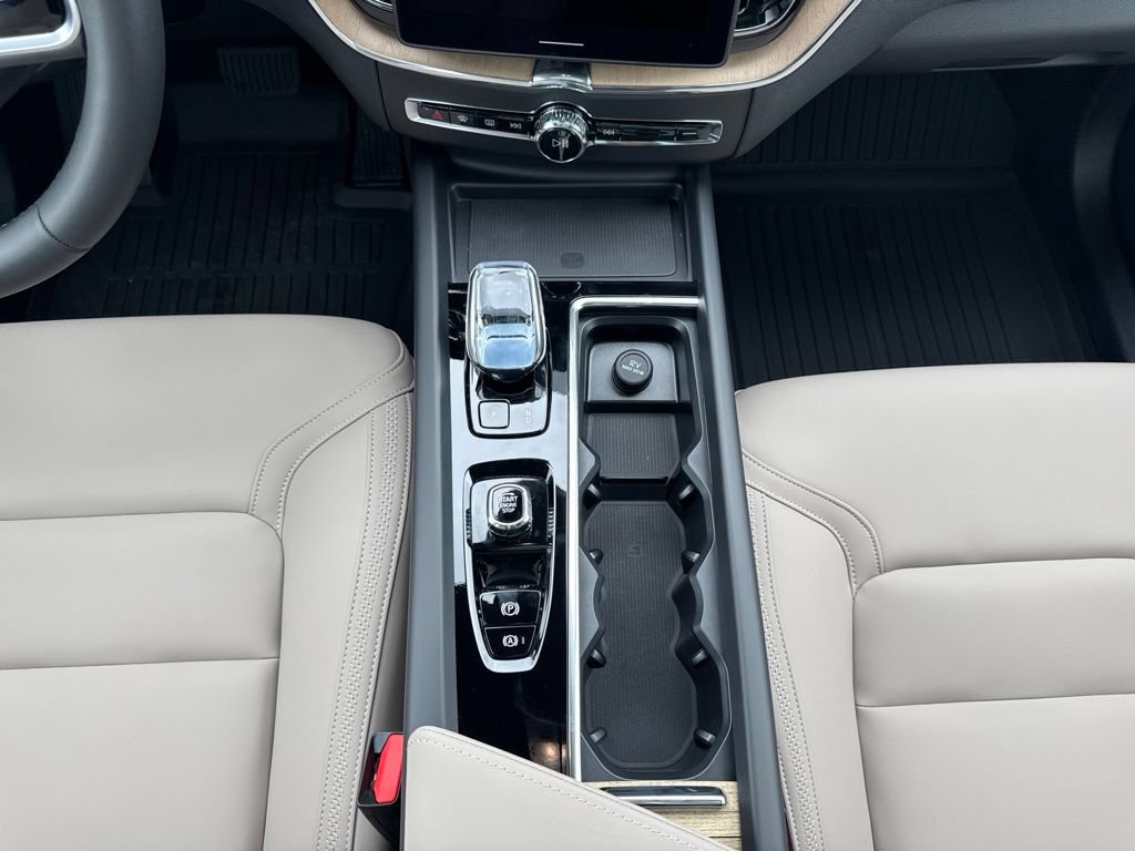 New 2026 Volvo XC60 B5 Plus w/ Protection Package Premier AWD/4WD image 23