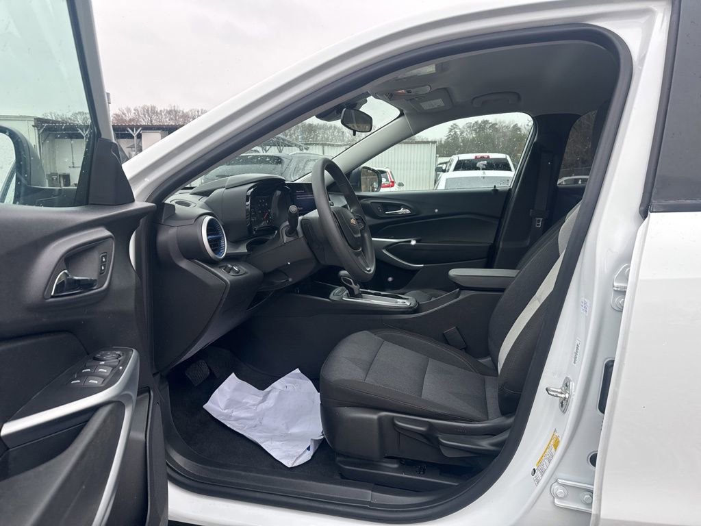 Used 2025 Chevrolet Trax LS image 14