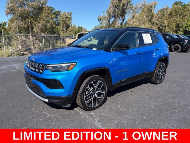 Used 2025 Jeep Compass Limited w/ Elite Group AWD/4WD image 3
