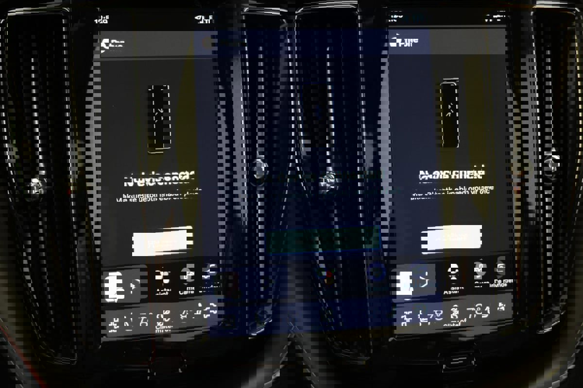 Used 2024 Volvo XC60 T8 Core image 31