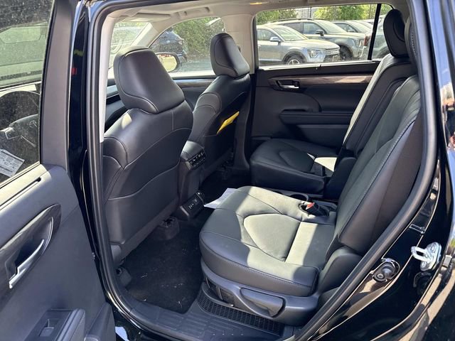 Used 2026 Toyota Highlander Platinum AWD/4WD image 17