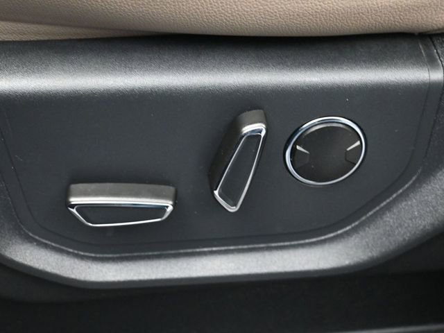 Used 2023 Ford Expedition Limited image 11