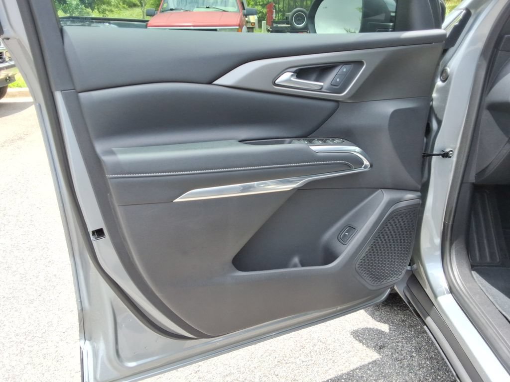 Certified 2025 Chevrolet Traverse LT w/ Driver Confidence Package FWD image 21