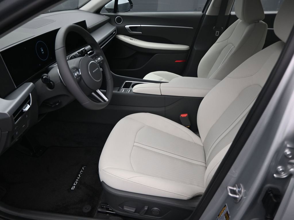 Used 2025 Hyundai Sonata SEL FWD image 9