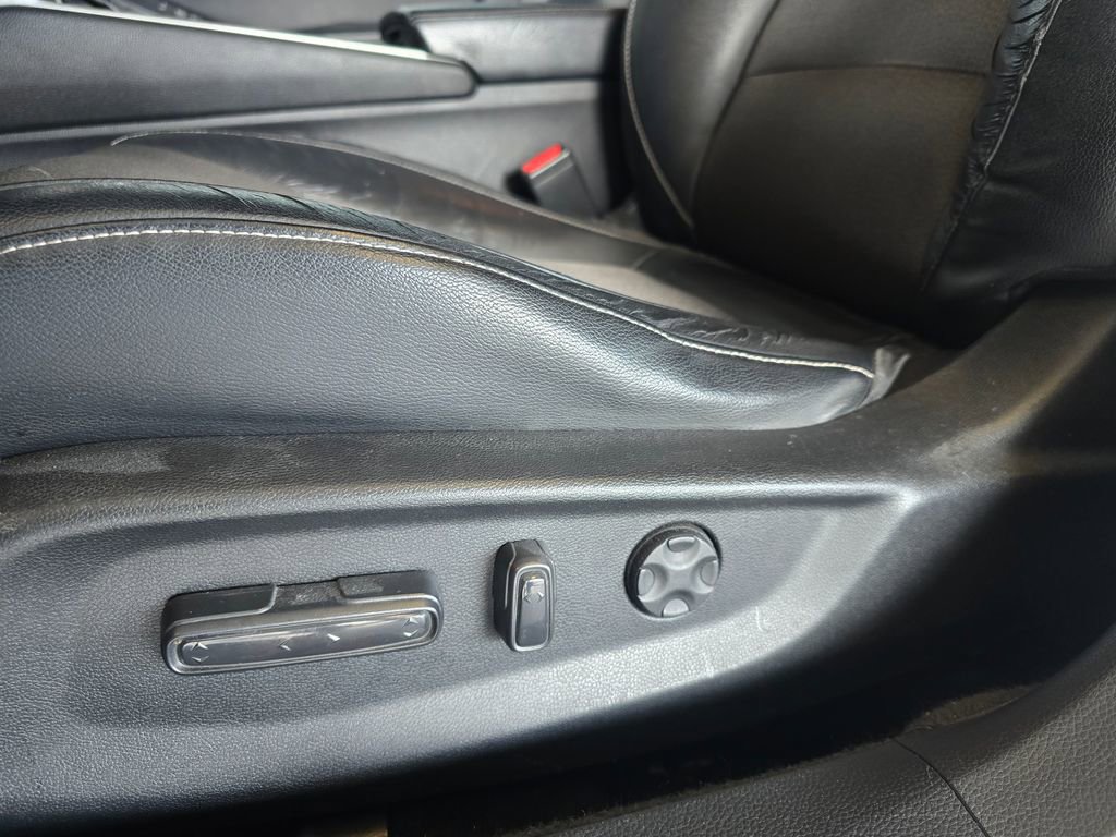 Used 2018 Honda Accord Sport image 9