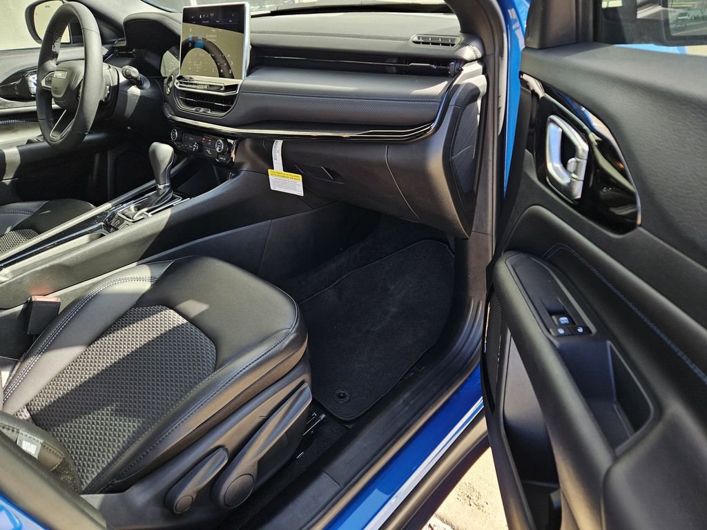 New 2026 Jeep Compass Latitude image 7