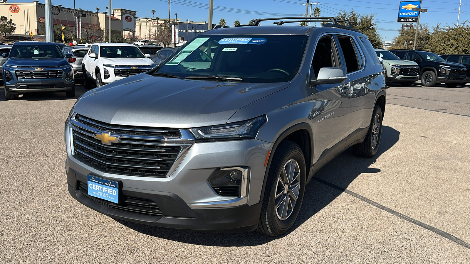 Used 2023 Chevrolet Traverse LT image 3