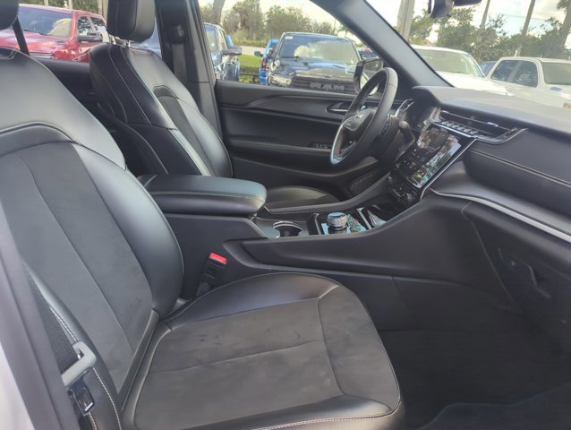 Used 2024 Jeep Grand Cherokee Altitude RWD image 21