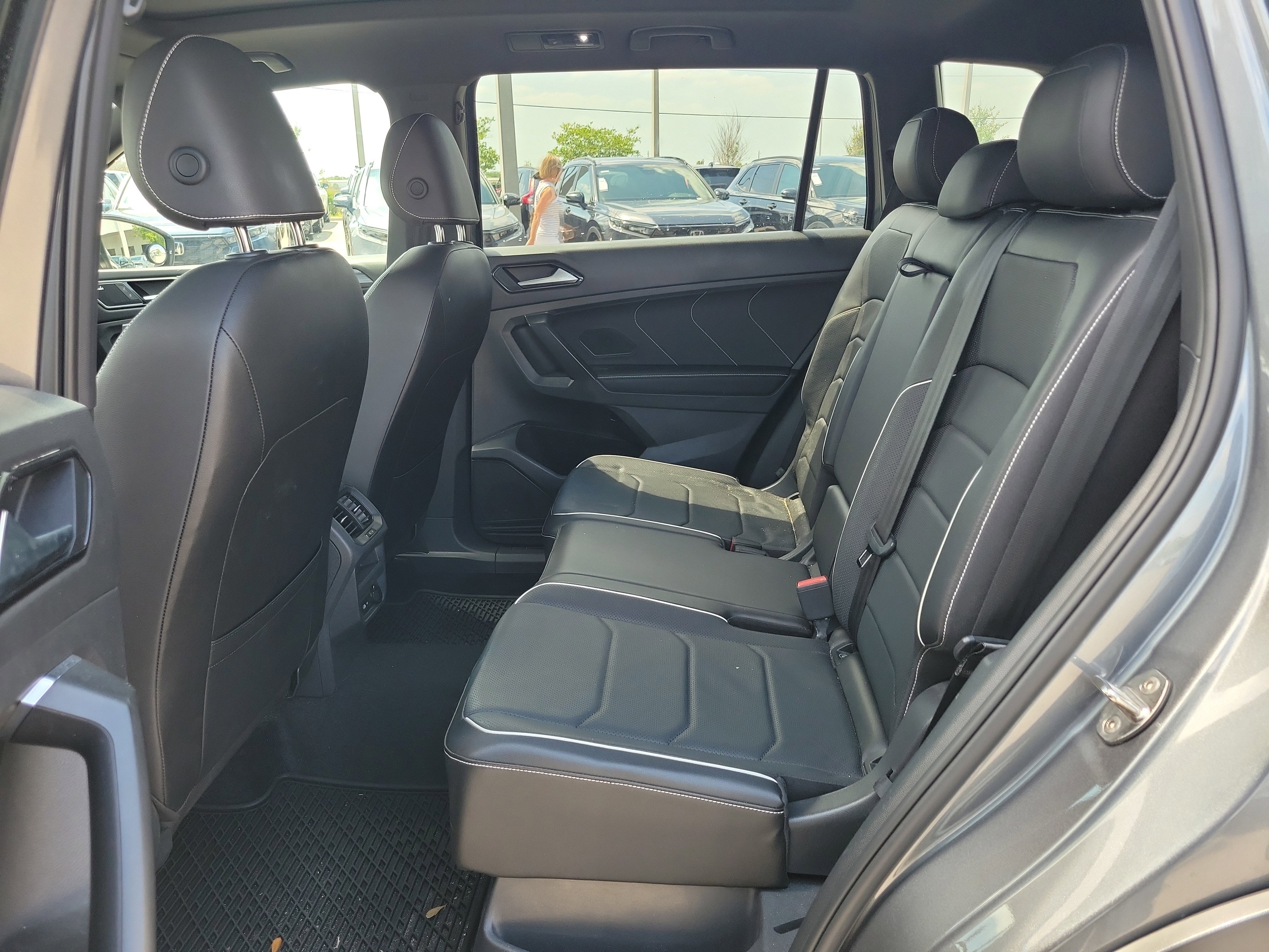 Used 2022 Volkswagen Tiguan SEL R-Line image 14