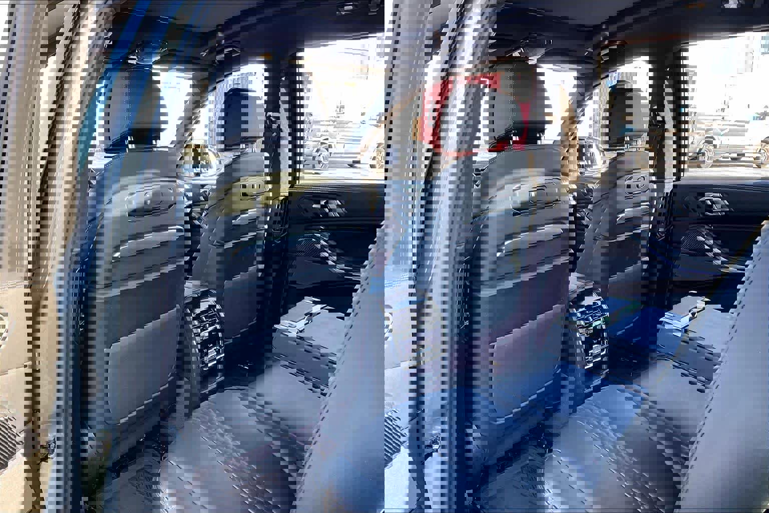 Used 2025 BMW X7 M60i image 22