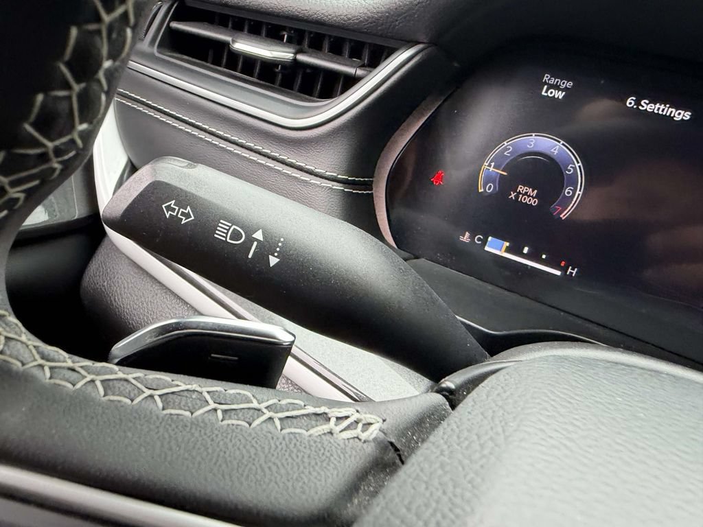 Used 2023 Jeep Grand Cherokee Laredo AWD/4WD image 34