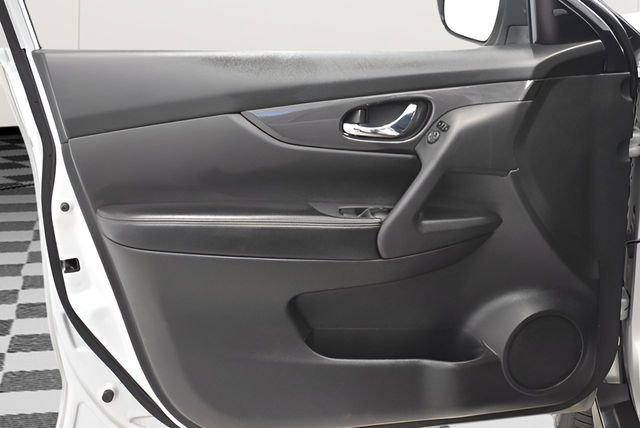 Used 2020 Nissan Rogue SV image 20