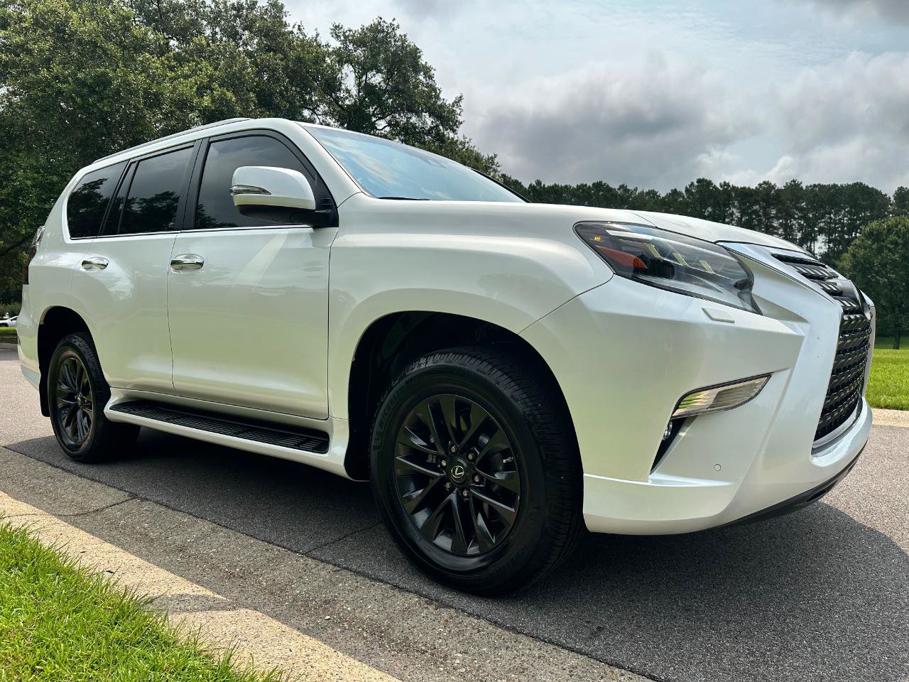 Used 2023 Lexus GX 460 Premium w/ Premium Package AWD/4WD image 3