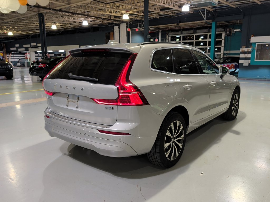 Used 2023 Volvo XC60 B5 Core w/ Climate Package AWD/4WD image 9