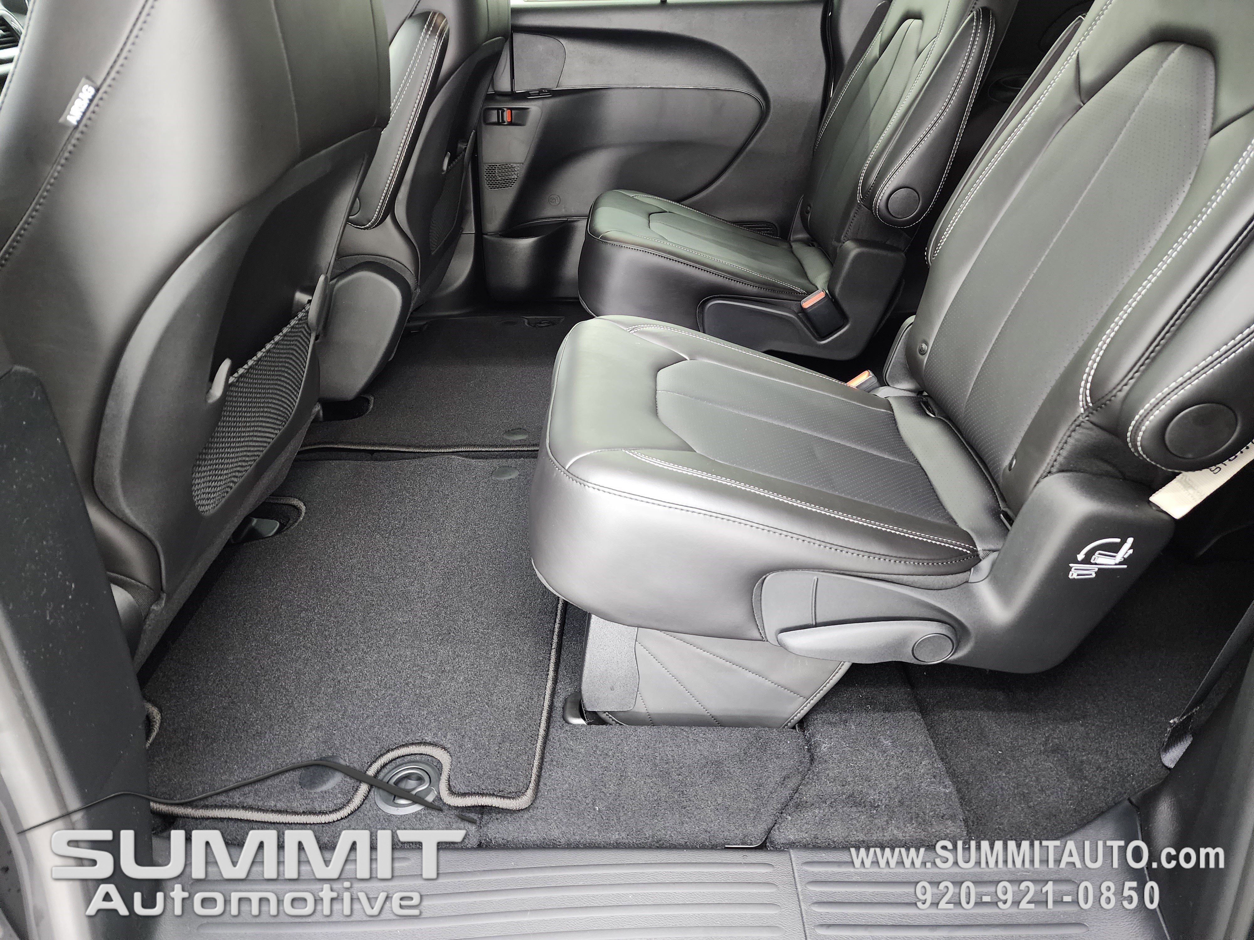 New 2026 Chrysler Voyager LX image 9