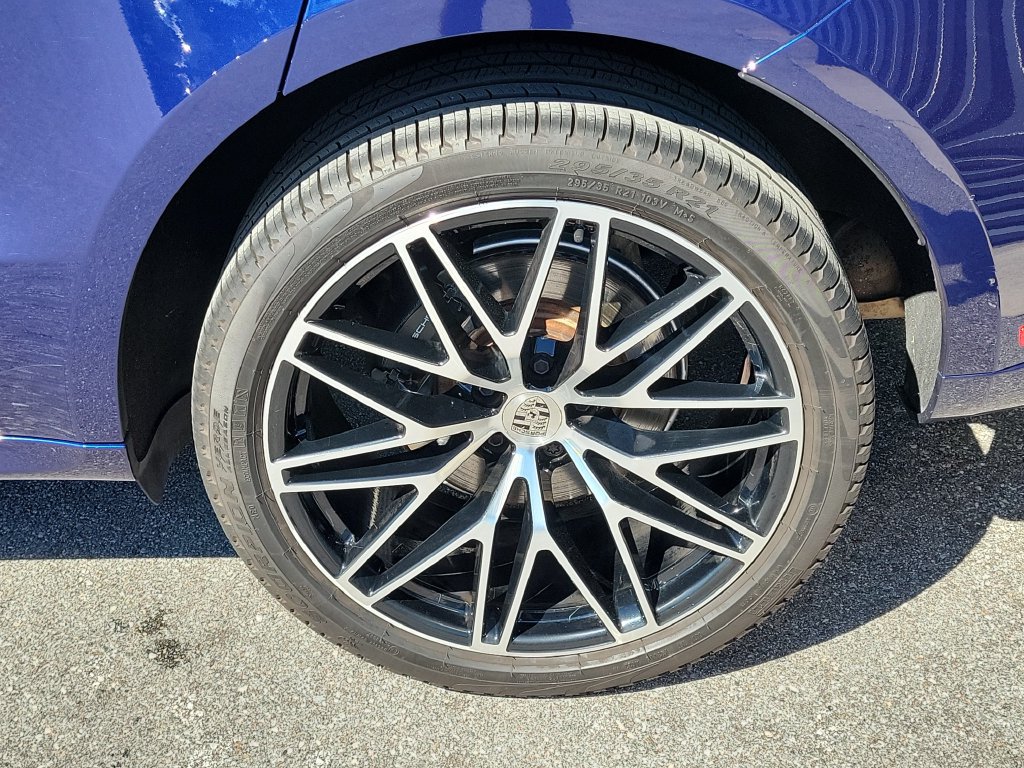 Certified 2024 Porsche Macan AWD/4WD image 11