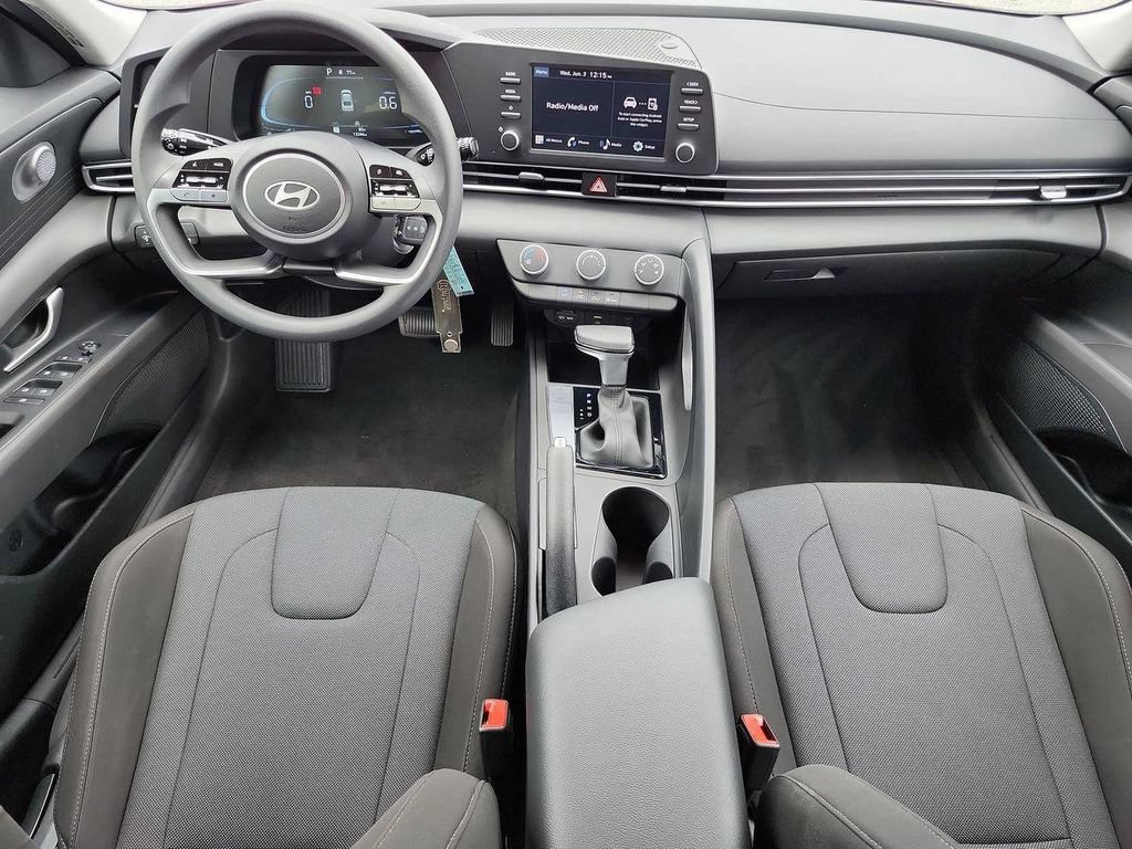 Certified 2024 Hyundai Elantra SE FWD image 15