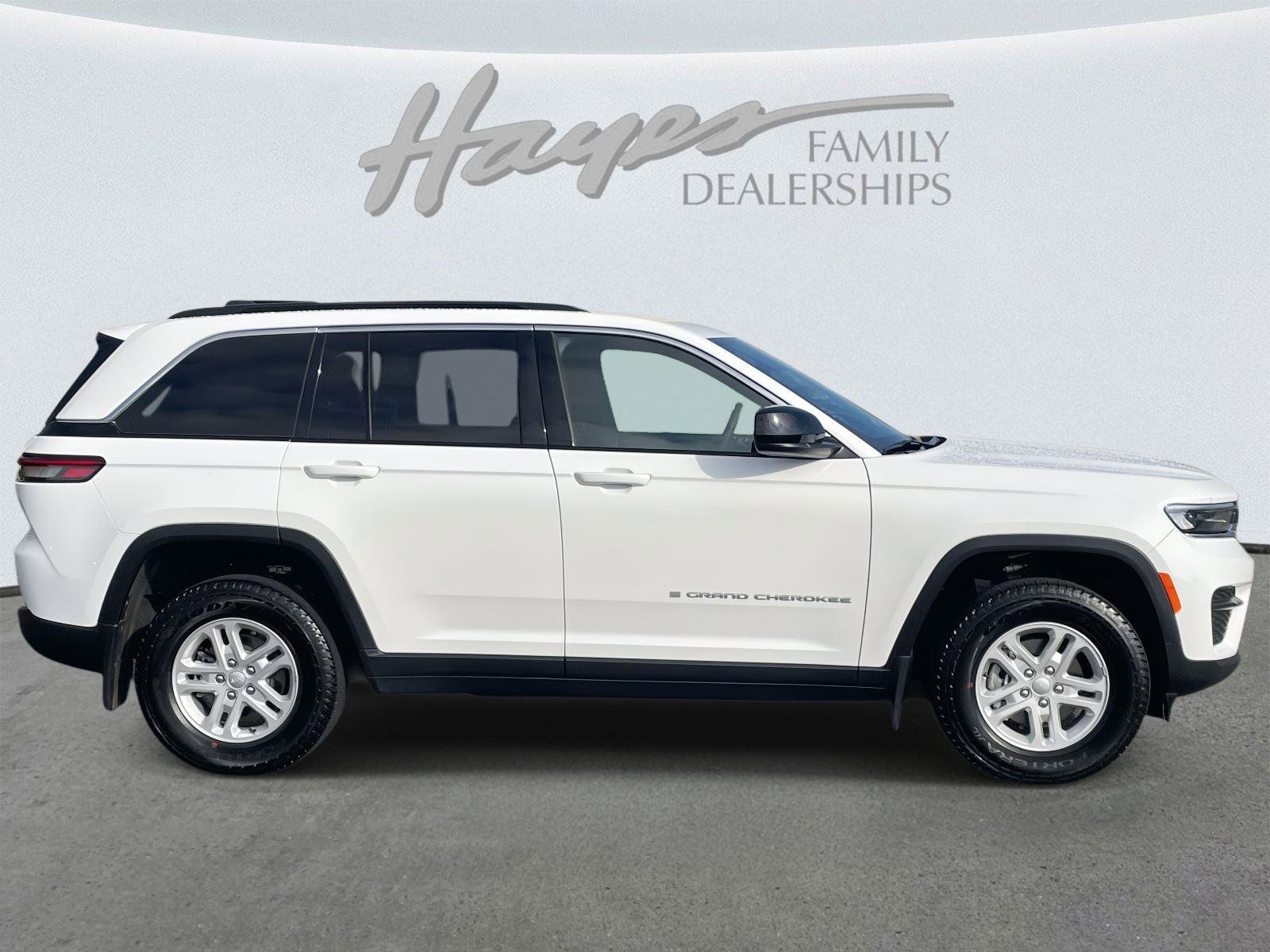 Used 2024 Jeep Grand Cherokee Laredo w/ MOPAR Finishing Package image 34
