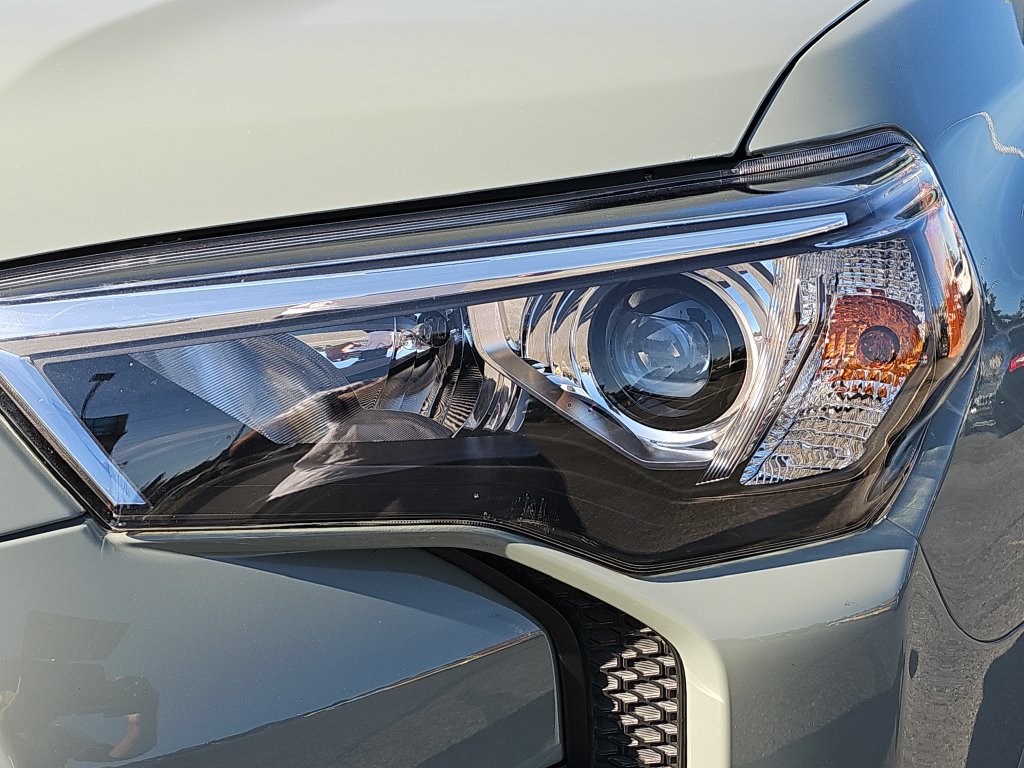 Used 2022 Toyota 4Runner TRD Off-Road Premium AWD/4WD image 16
