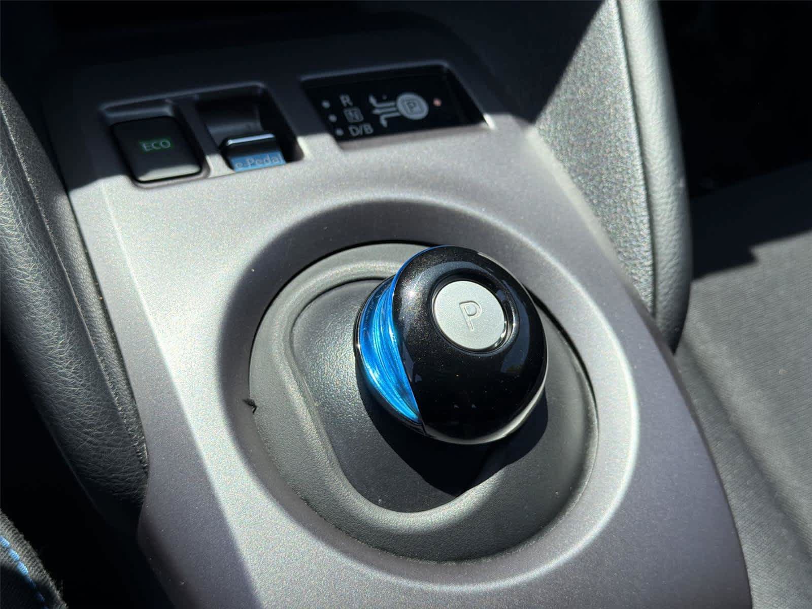 Used 2025 Nissan Leaf S FWD image 18