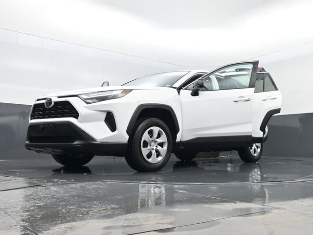 Used 2024 Toyota RAV4 LE image 31