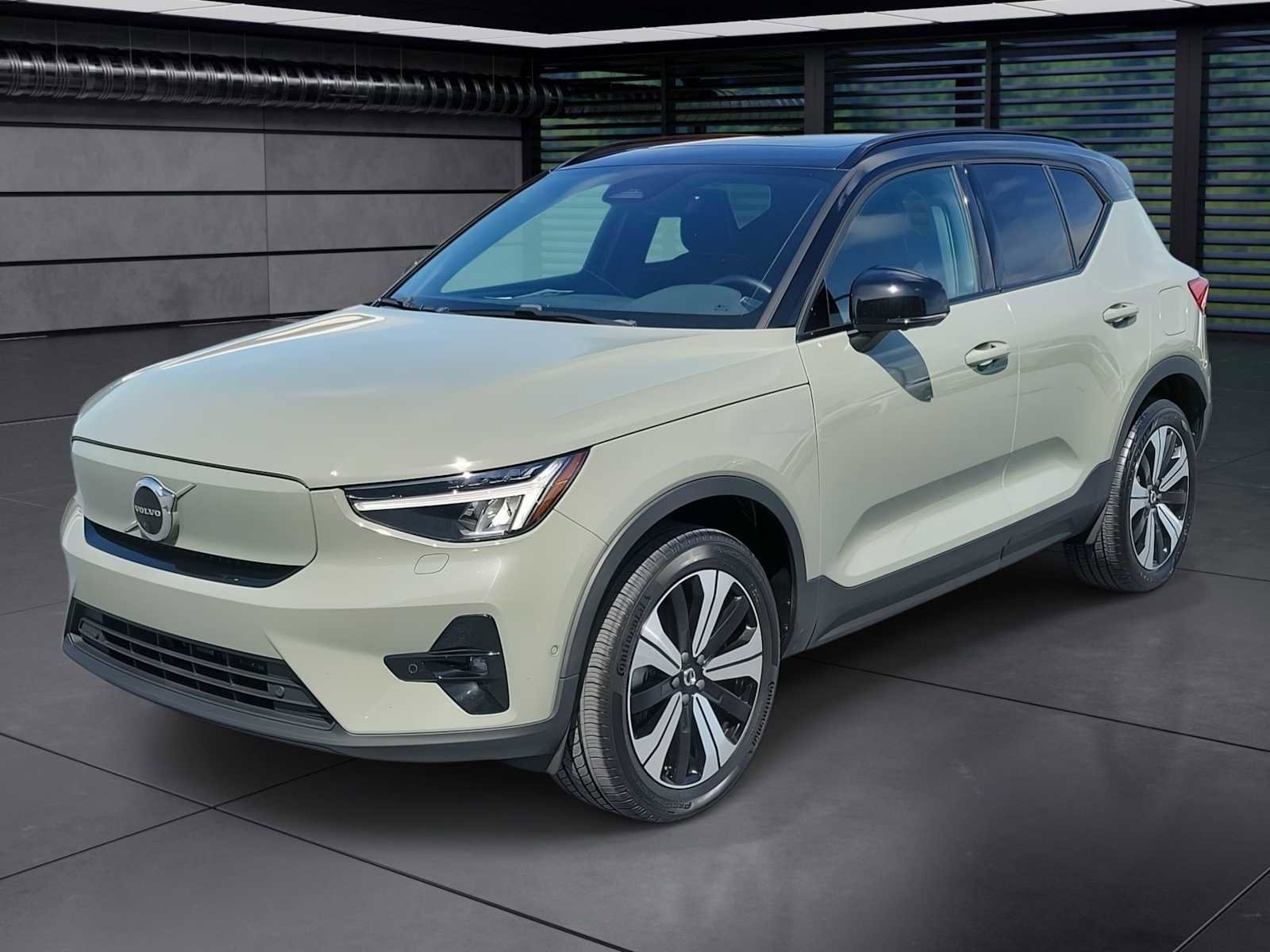 Used 2023 Volvo XC40 Recharge Plus