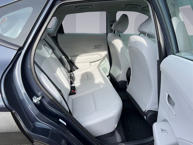 Used 2025 Hyundai Kona SE image 18