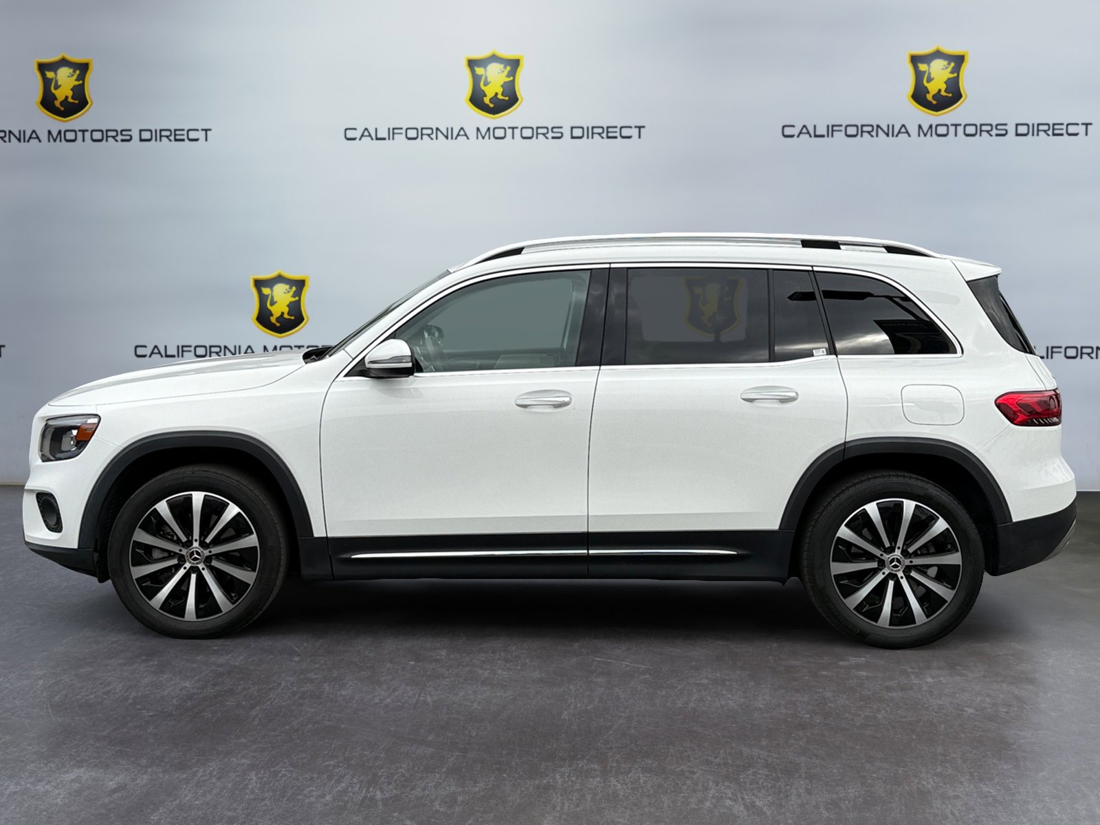 Used 2022 Mercedes-Benz GLB 250 w/ Premium Package Lite image 2