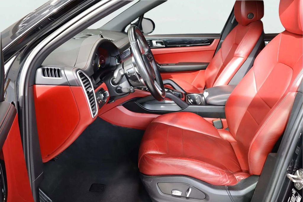 Used 2019 Porsche Cayenne Base image 28