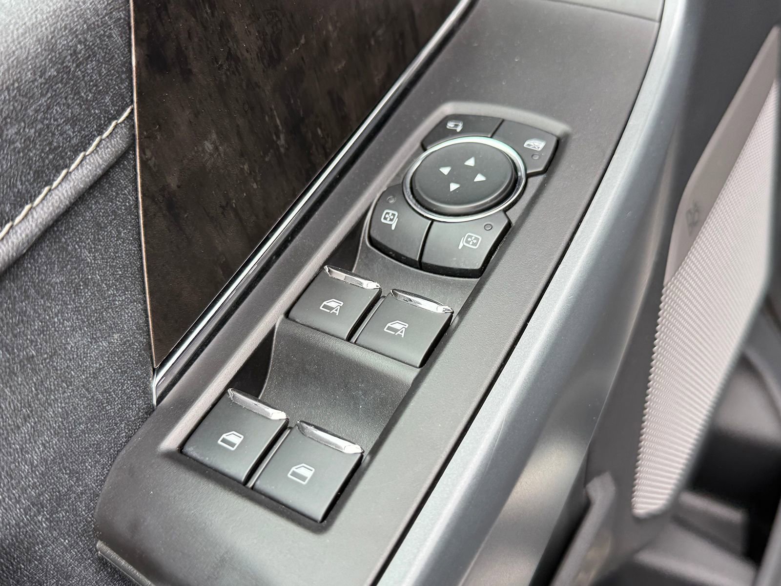 Used 2023 Ford F150 Lariat w/ Trailer Tow Package image 14