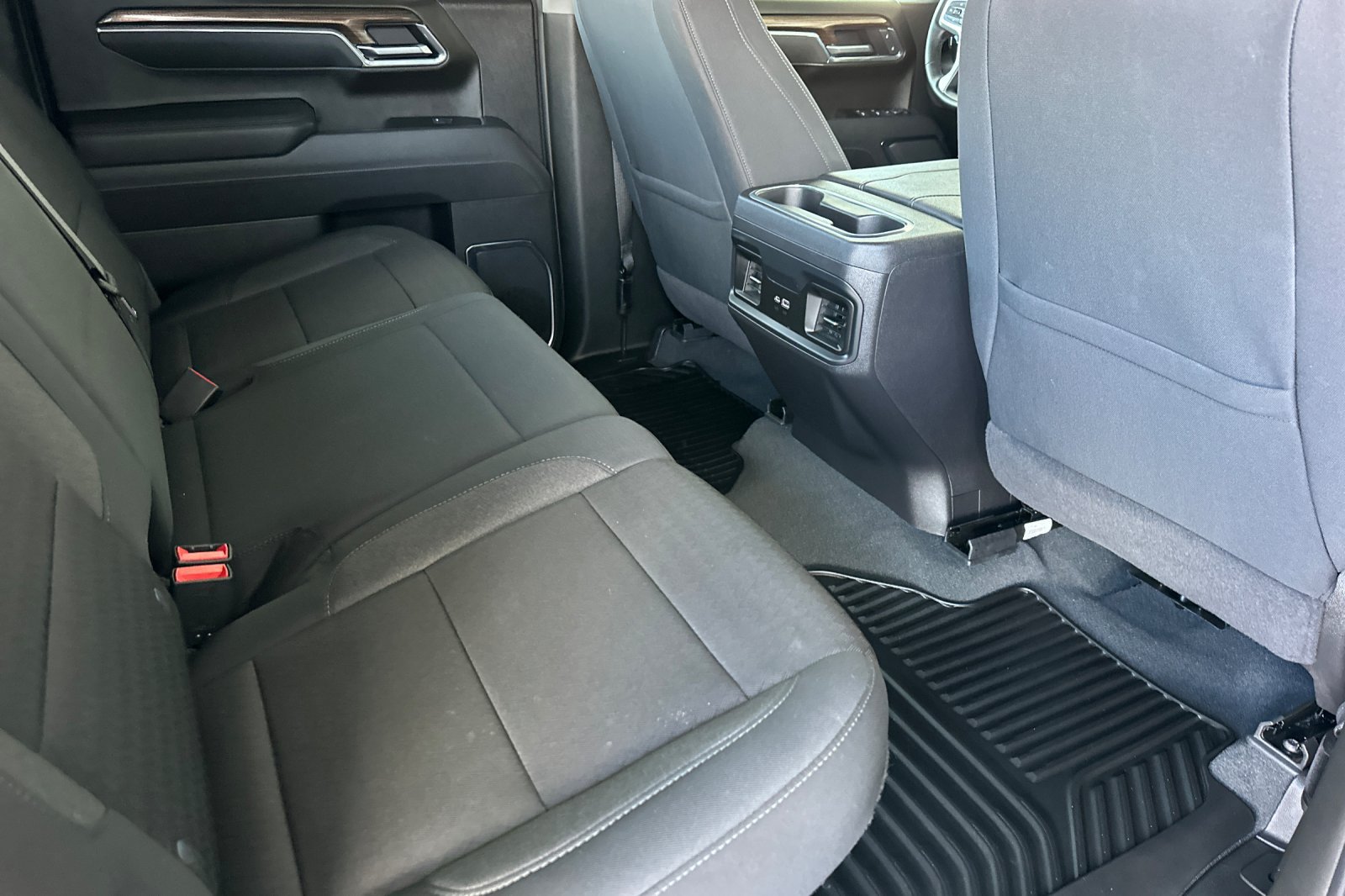 Used 2025 Chevrolet Silverado 1500 LT w/ LPO, Dark Essentials Package RWD image 18