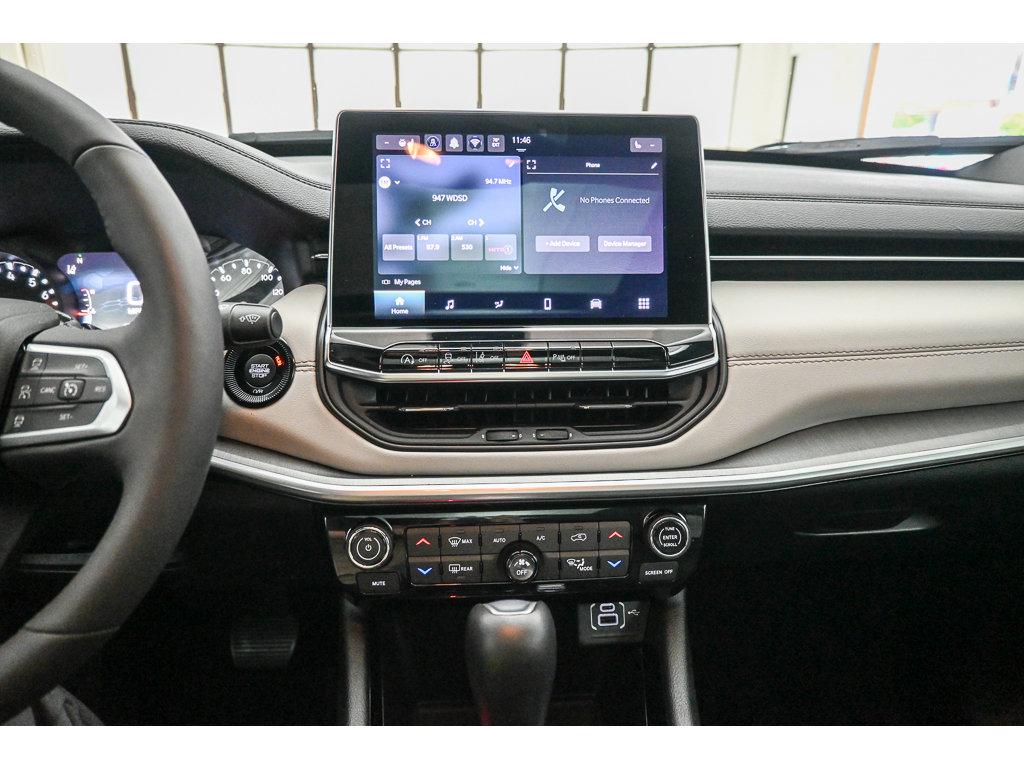 Used 2025 Jeep Compass Limited w/ Sun & Sound Group AWD/4WD image 17