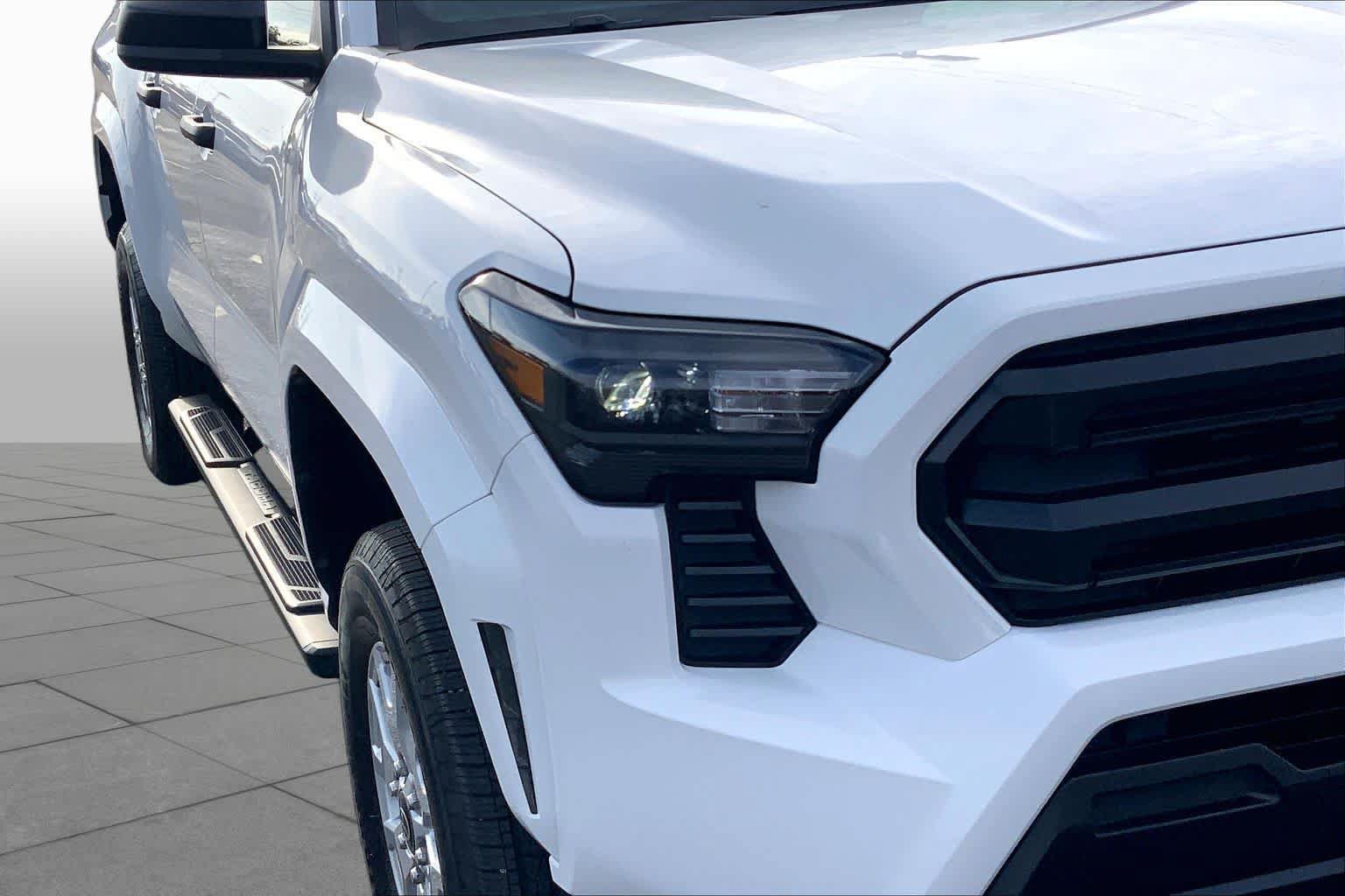 Used 2025 Toyota Tacoma SR AWD/4WD image 28