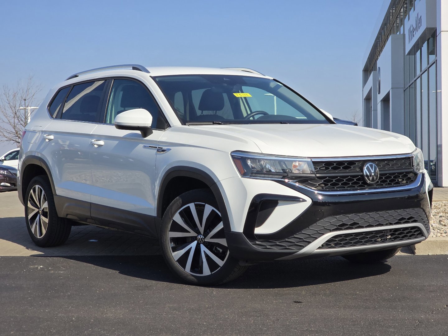 Used 2024 Volkswagen Taos SE image 2