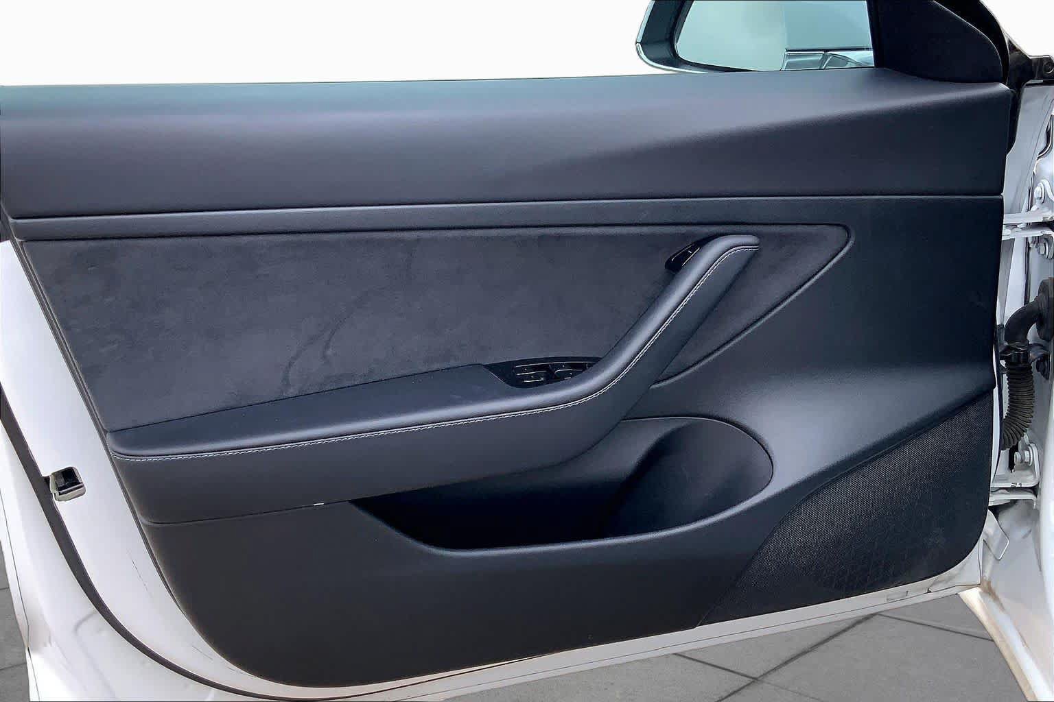 Used 2020 Tesla Model 3 Standard Range RWD image 17