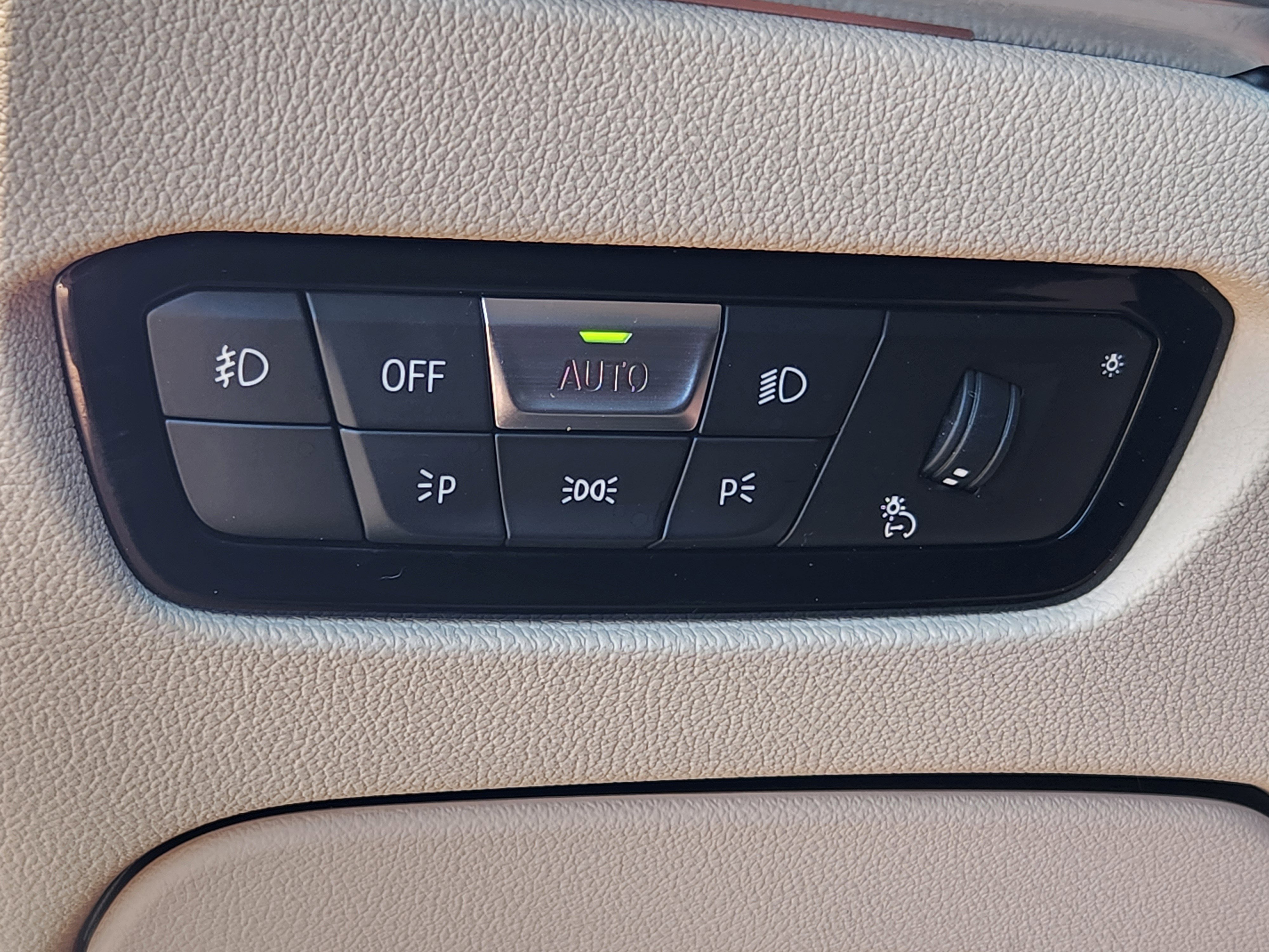 Used 2019 BMW 330i Sedan w/ M Sport Package image 24