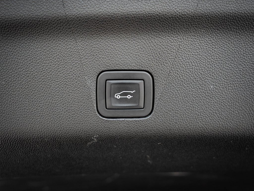 Used 2025 Chevrolet Tahoe High Country AWD/4WD image 21