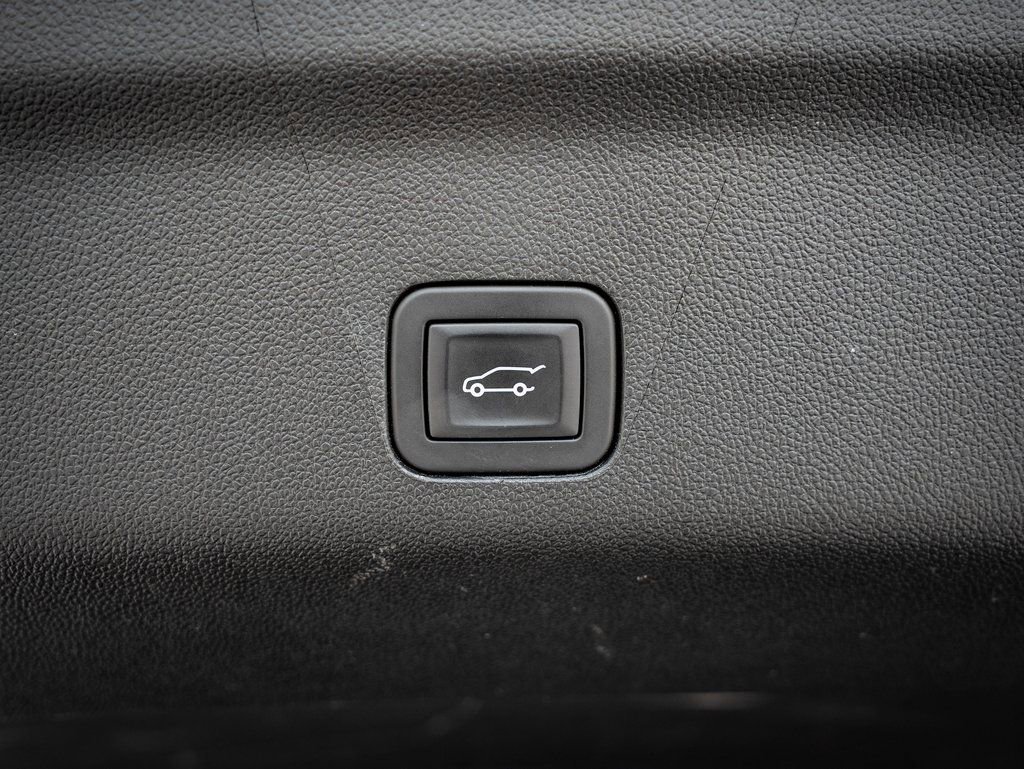 Used 2025 Chevrolet Tahoe High Country AWD/4WD image 21
