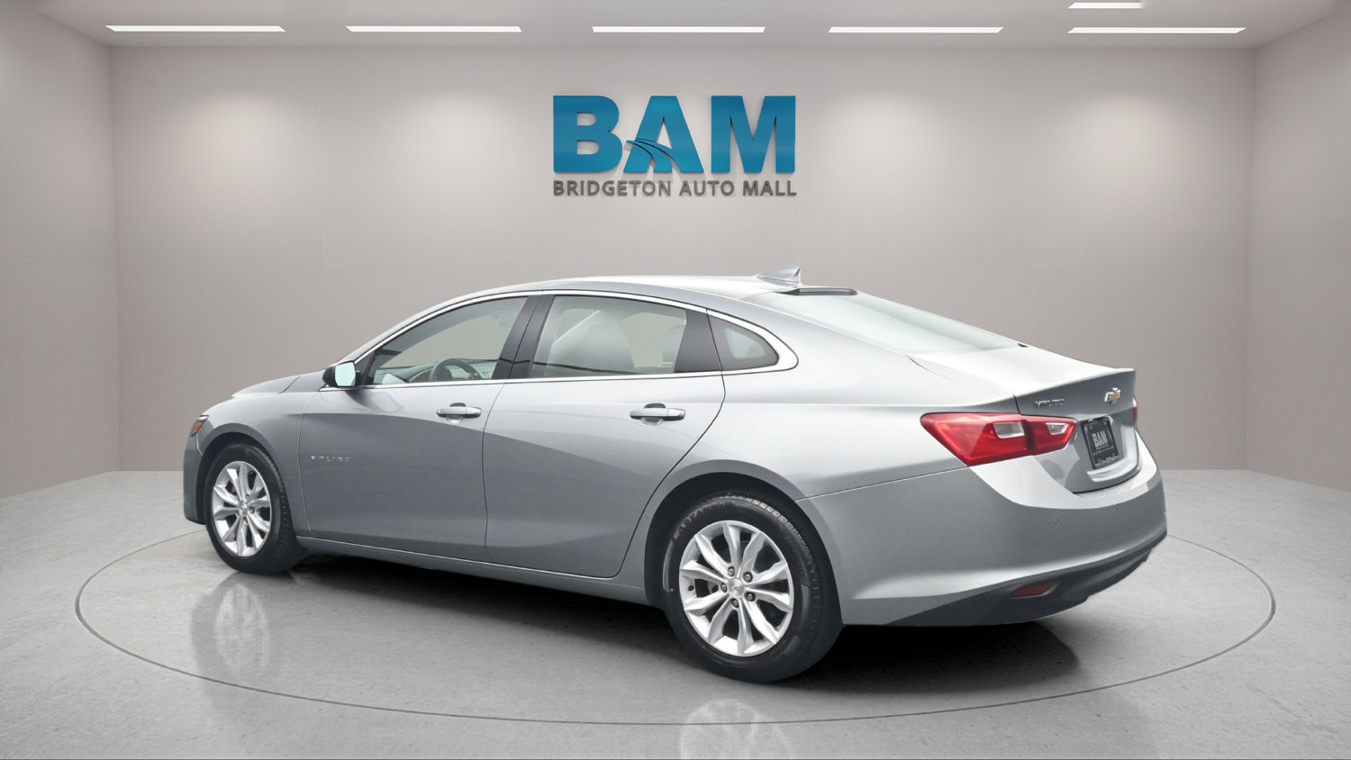 Used 2025 Chevrolet Malibu LT FWD image 4