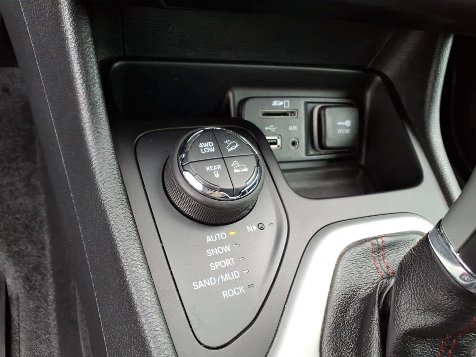 Used 2014 Jeep Cherokee Trailhawk w/ Technology Group image 21