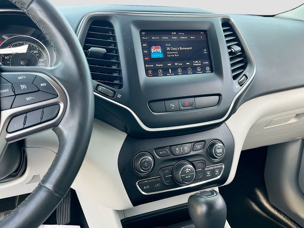 Certified 2020 Jeep Cherokee Latitude Plus w/ Comfort/Convenience Group FWD image 14