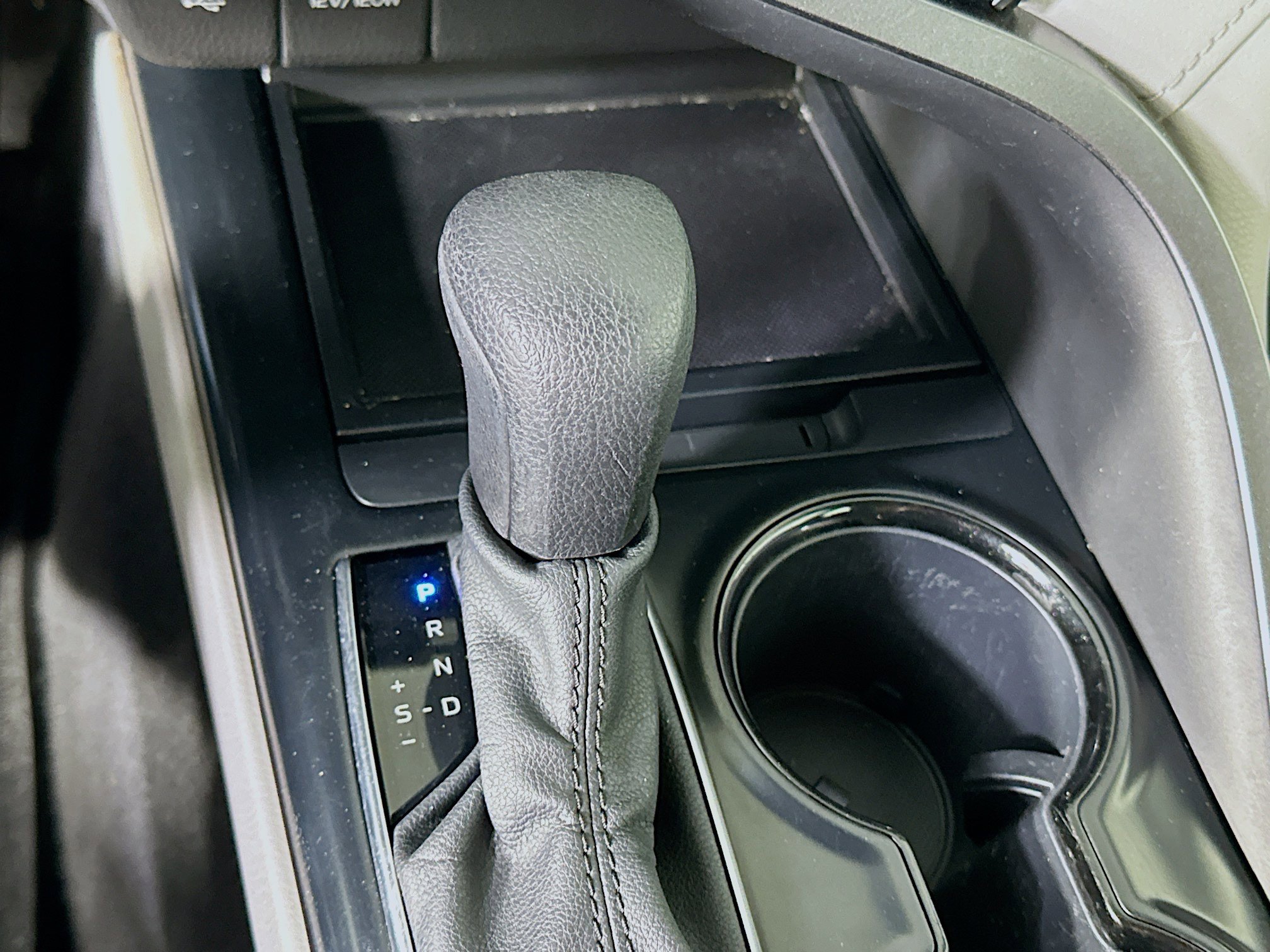 Used 2020 Toyota Camry LE image 25