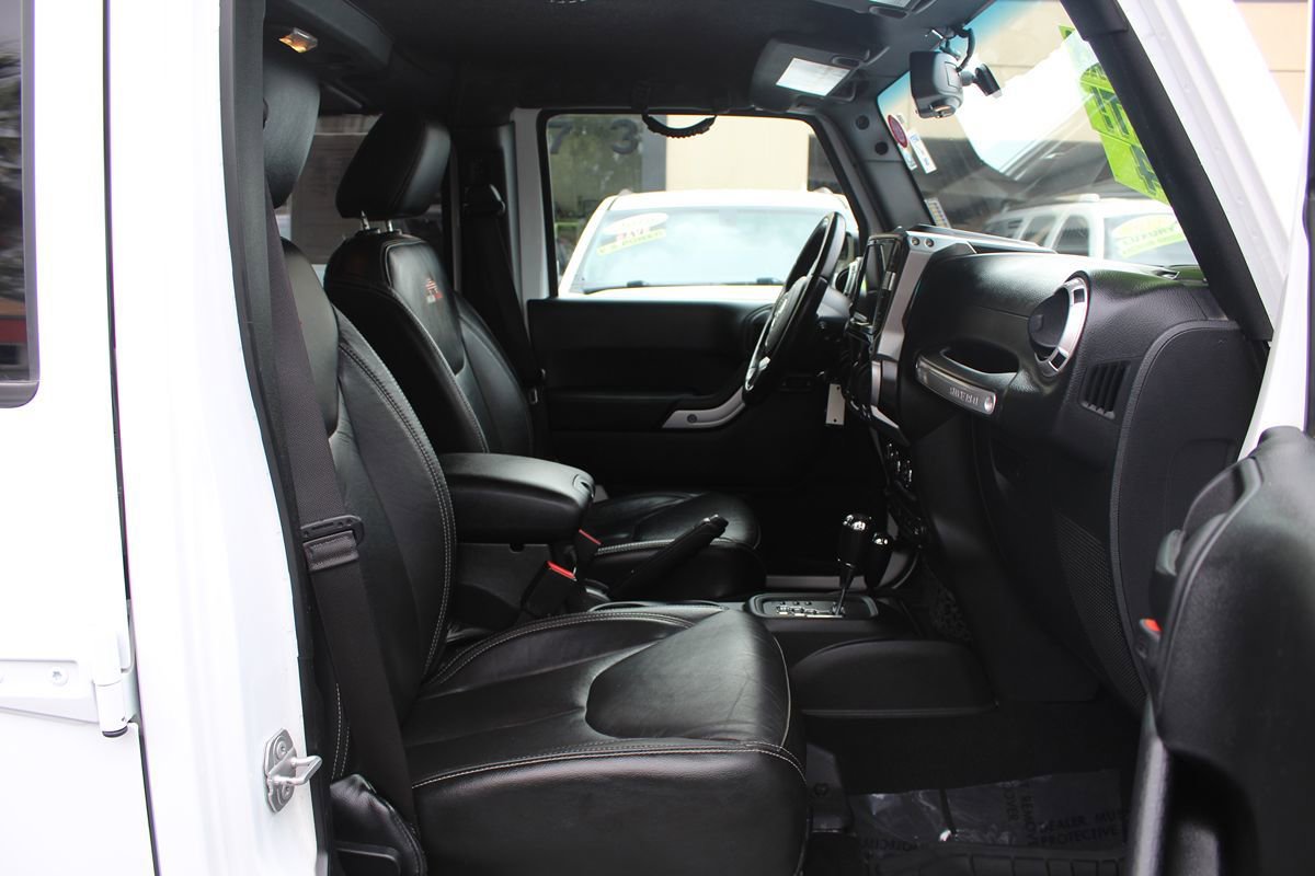 Used 2018 Jeep Wrangler Unlimited Rubicon w/ Connectivity Group AWD/4WD image 23