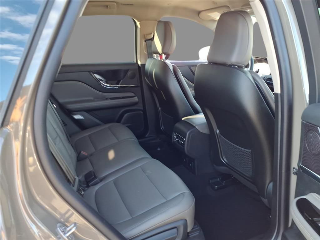 New 2026 Lincoln Corsair Premiere image 11