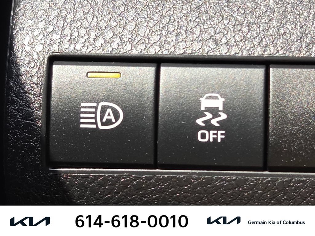 Used 2020 Toyota Camry LE FWD image 30