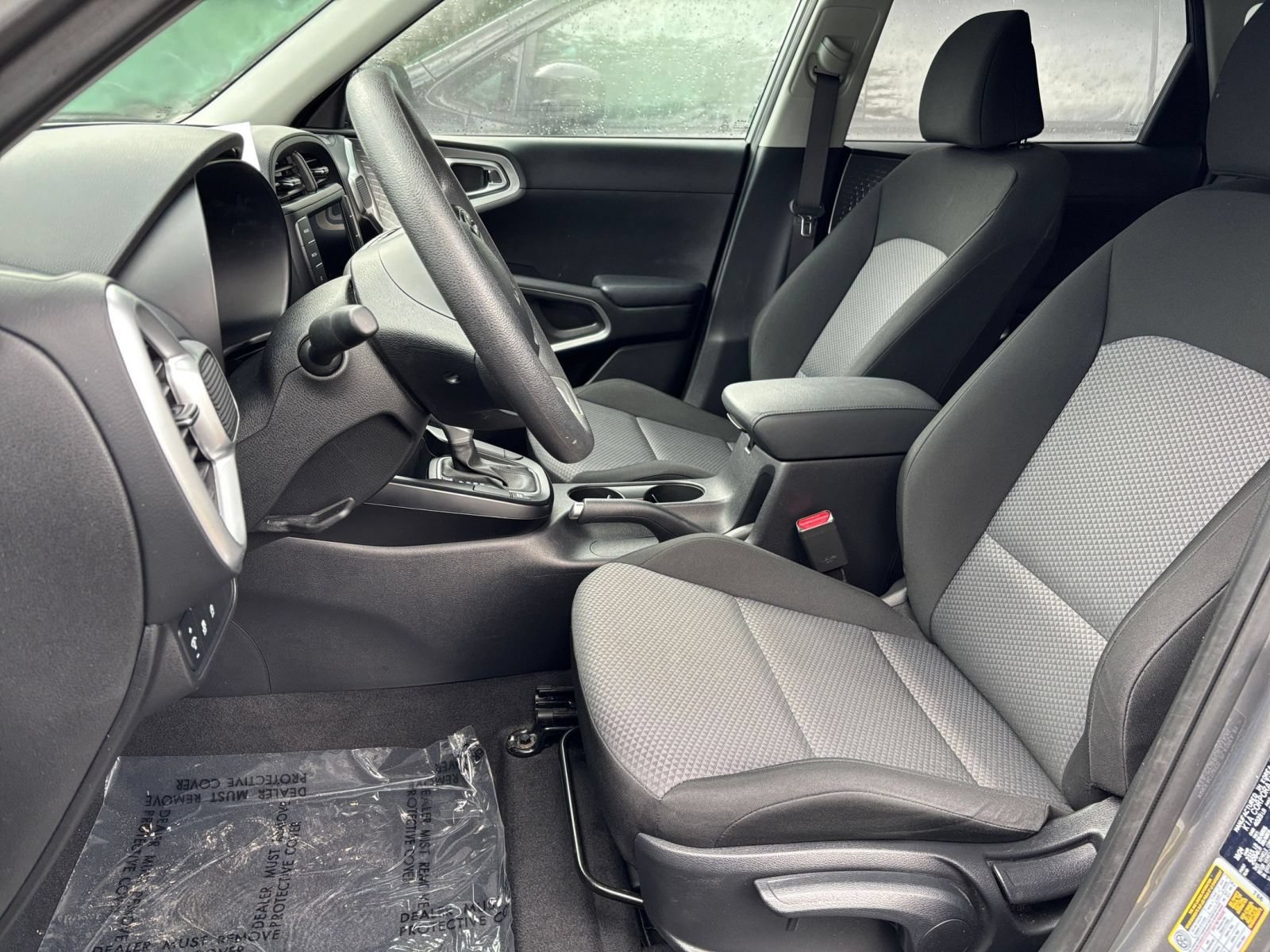 Used 2025 Kia Soul LX w/ LX Technology Package FWD image 24