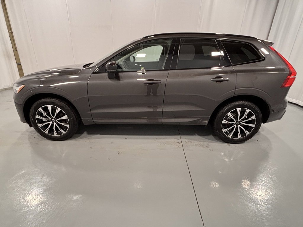 Certified 2025 Volvo XC60 B5 Plus image 9